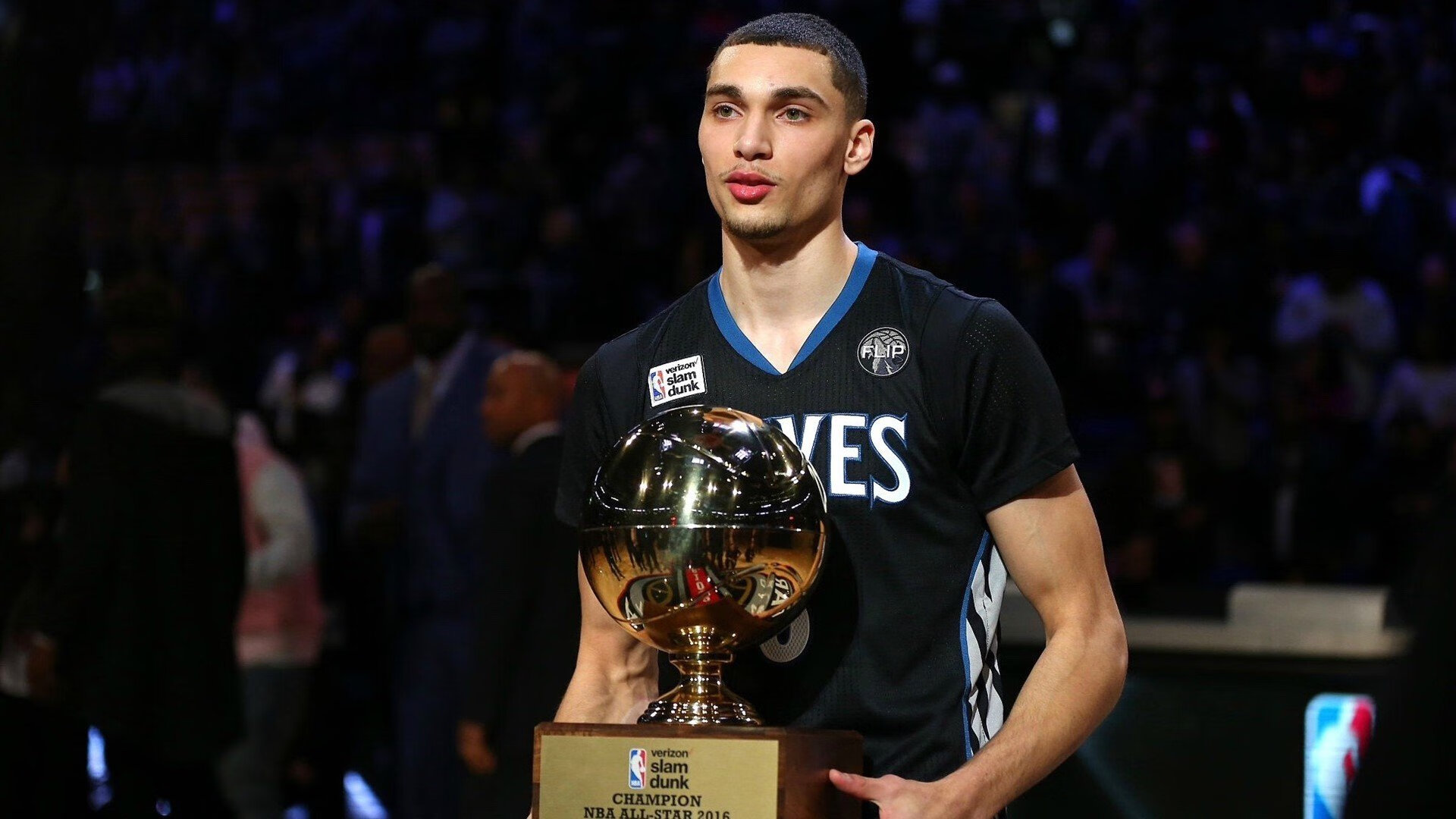 万人鸟巢!移动电竞第一次把主场开成这样,why five 移动电竞馆